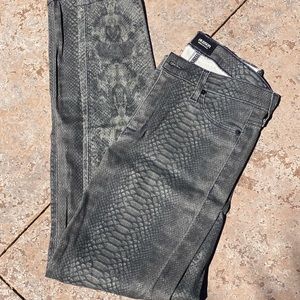 NEW! Hudson Mid Rise Skinny Jeans!